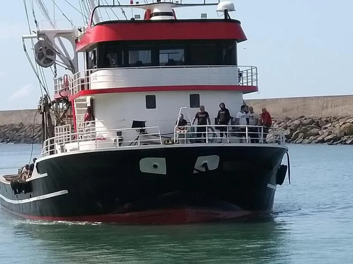 Navio de pesca à venda
