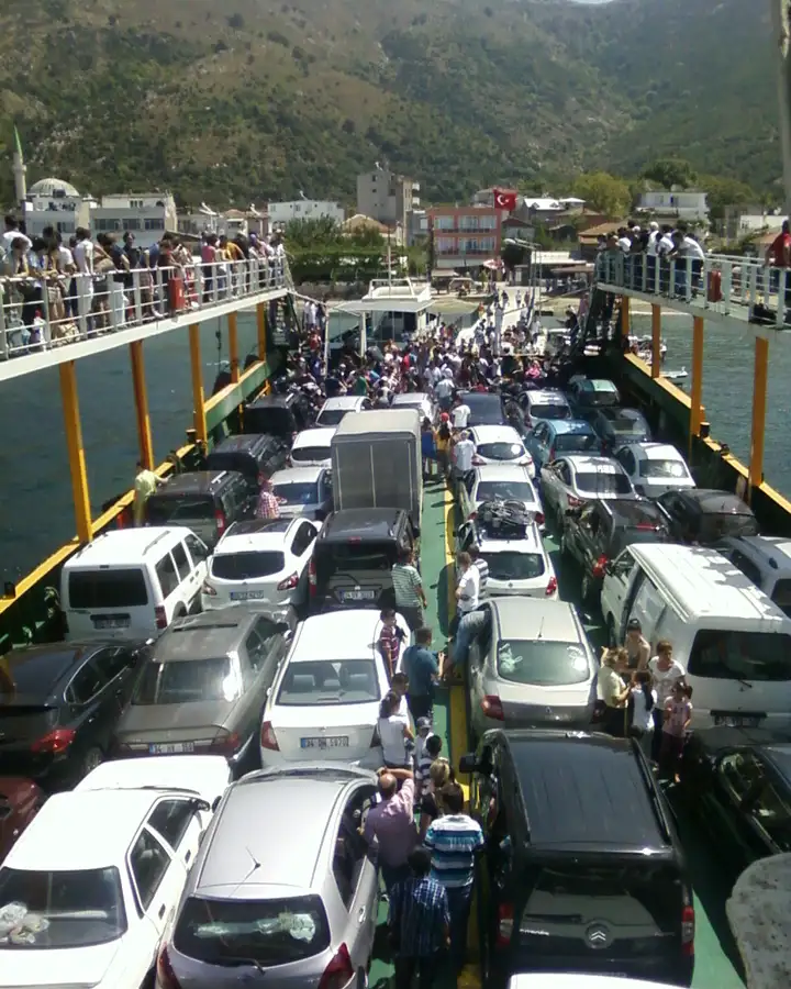 Navio de cruzeiro e ferry à venda