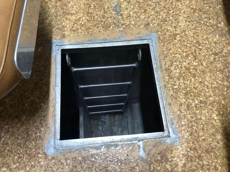 Navio porta-contêineres à venda