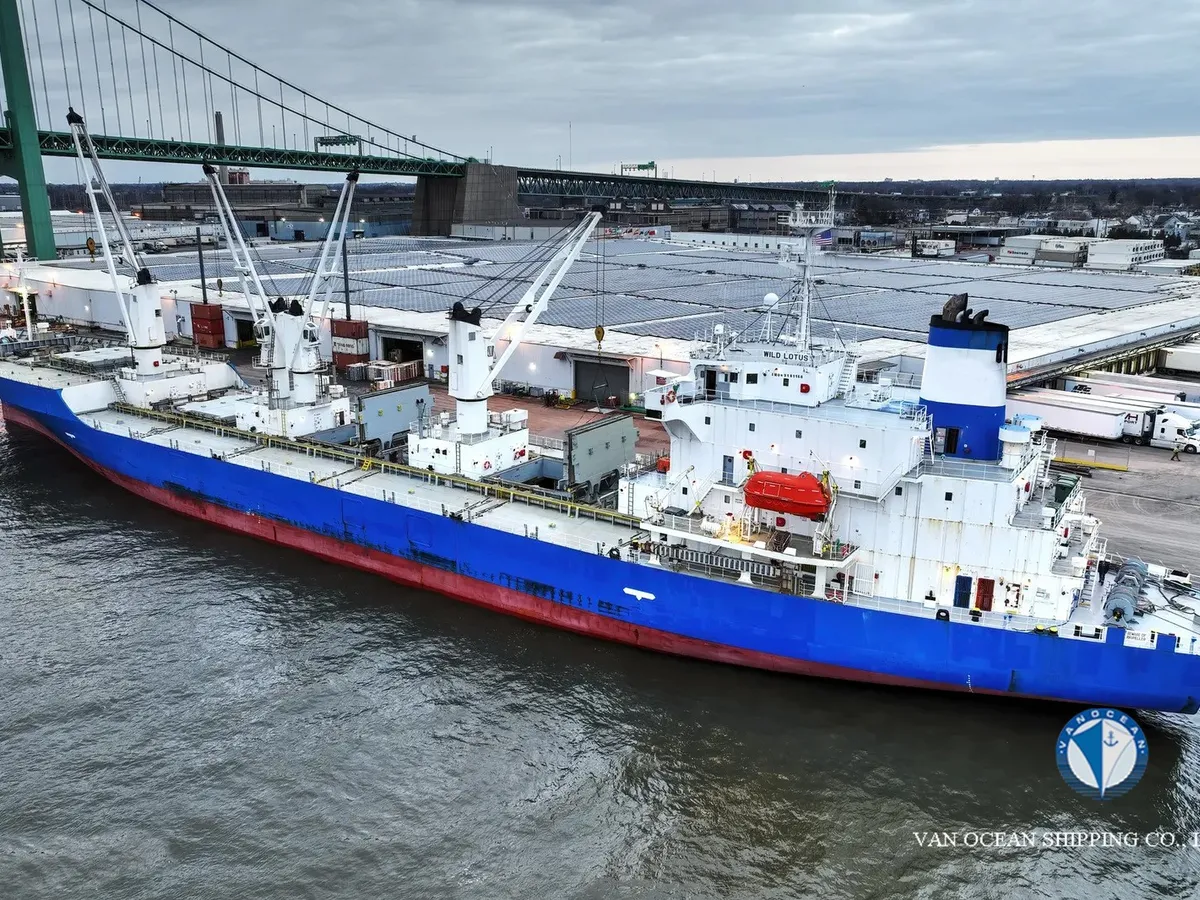 Navio frigorífico à venda