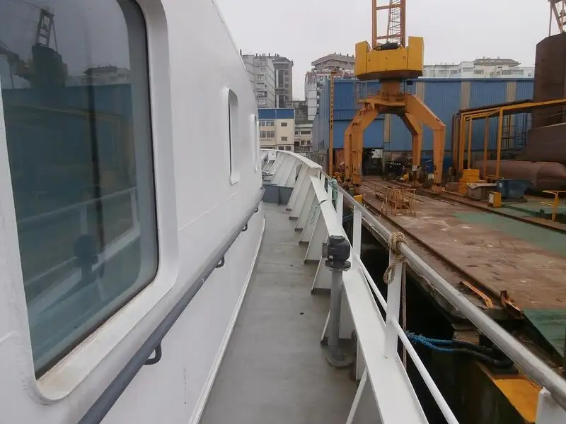 Navio porta-contêineres à venda