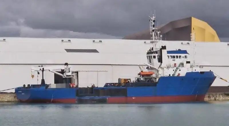 Navio porta-contêineres à venda