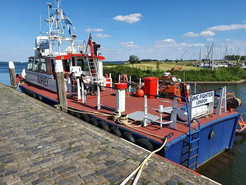 Navio de patrulha à venda