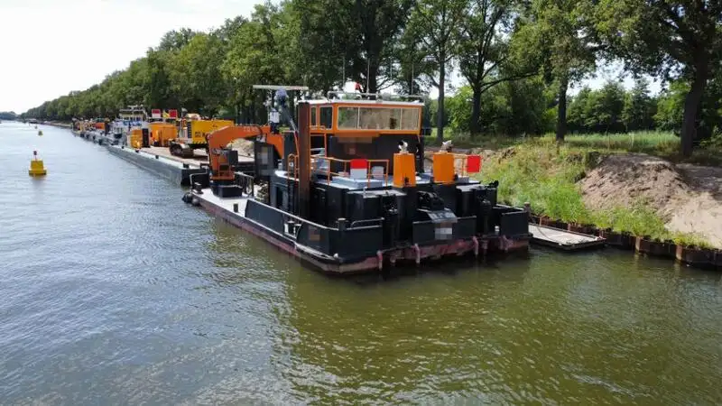 Navio porta-contêineres à venda