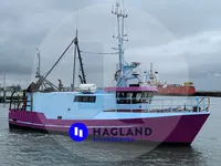 Navio transportador de peixes vivos à venda