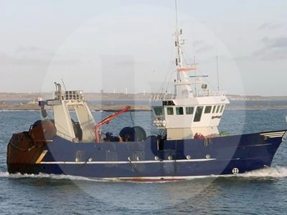Navio de pesca de arrasto à venda