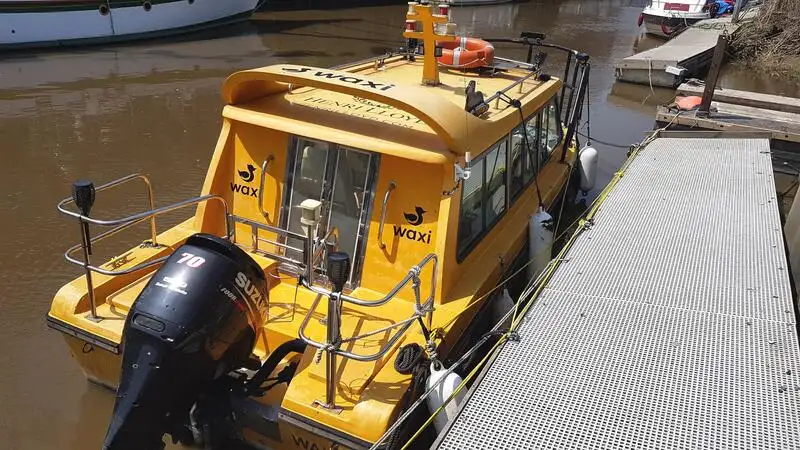 Navio de cruzeiro e ferry à venda