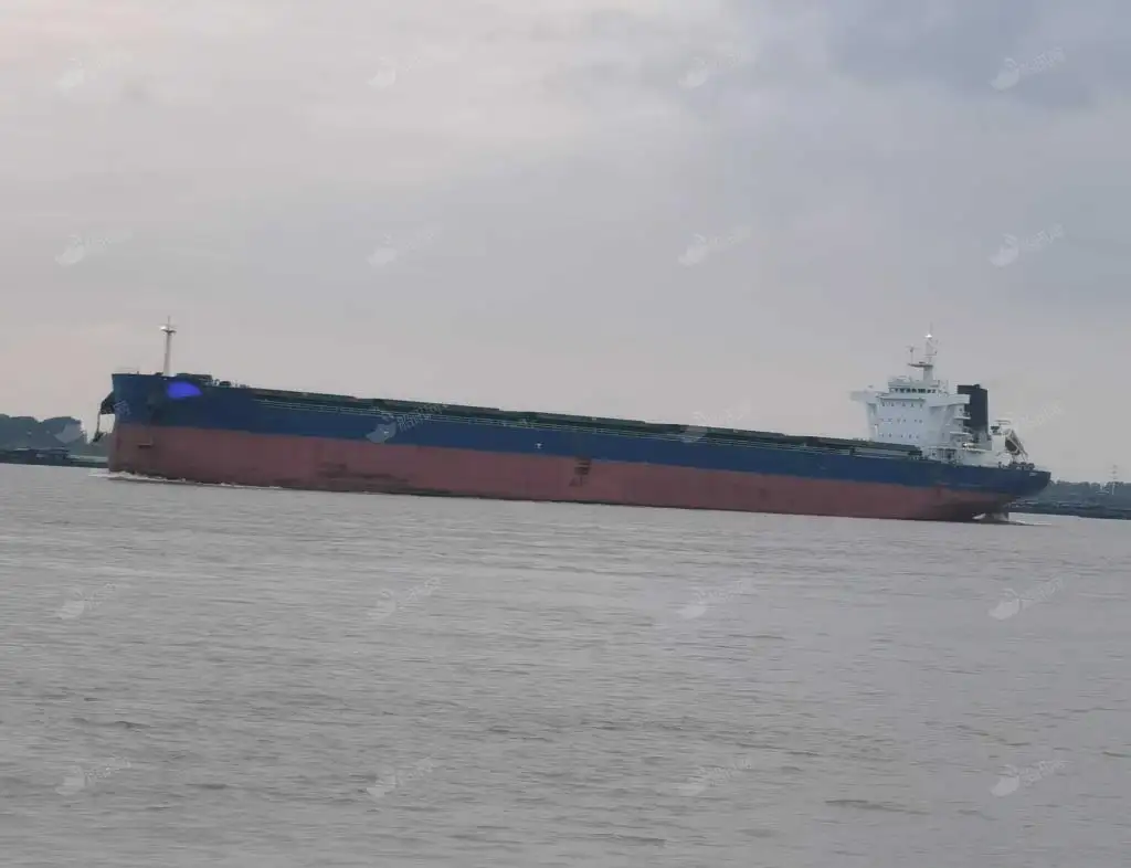Navio graneleiro à venda