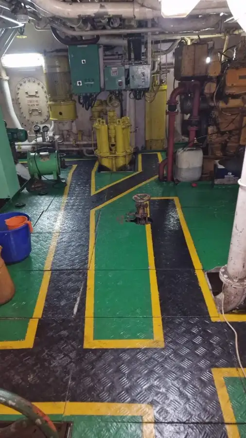 Navio de abastecimento à venda