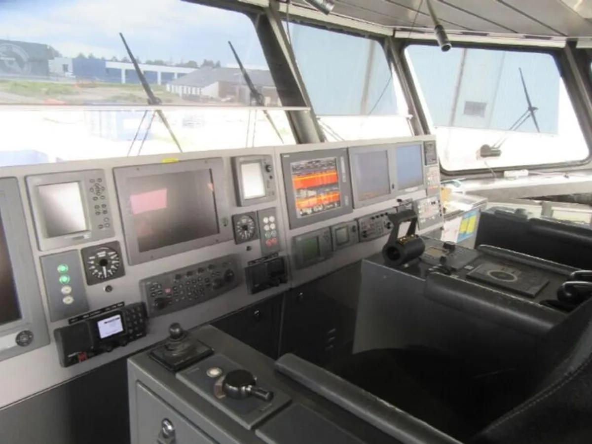 Barco de tripulação à venda