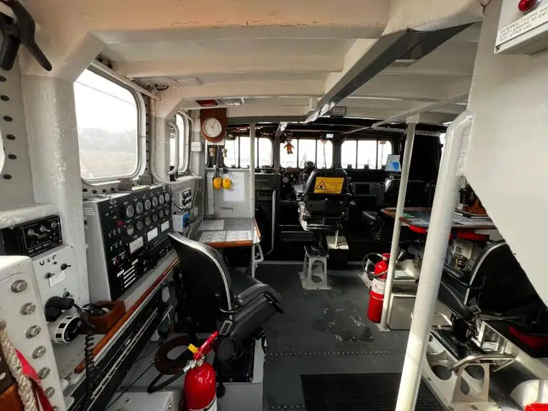 Barco de tripulação à venda
