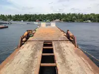 Barcaça à venda