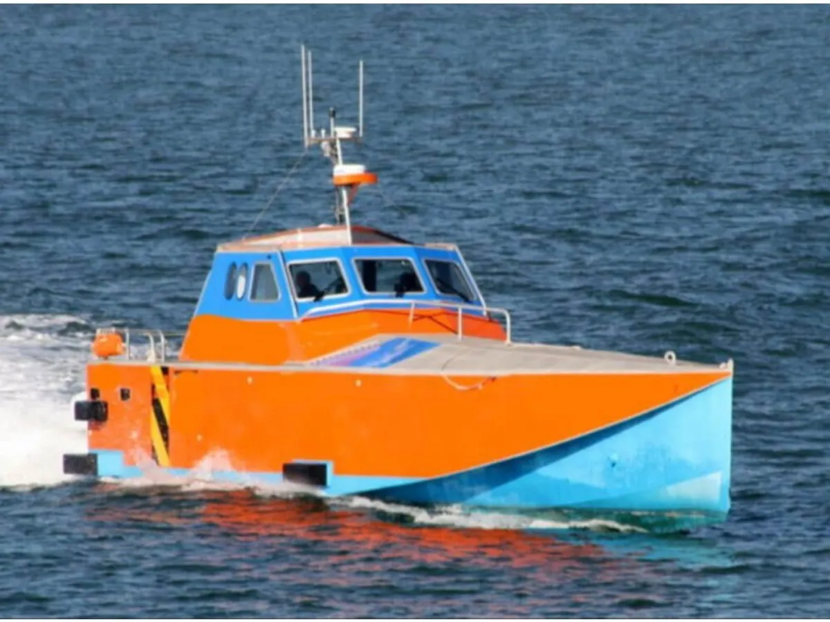 Barco de tripulação à venda
