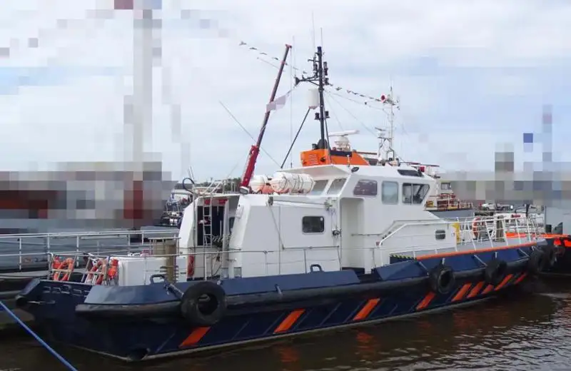 Barco de tripulação à venda