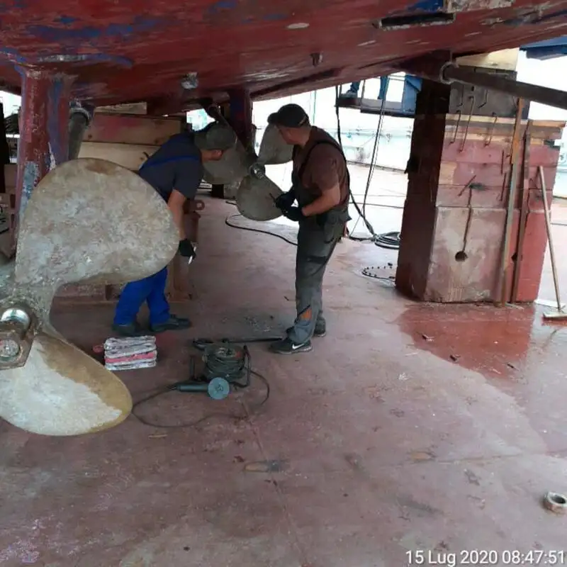 Barco de tripulação à venda