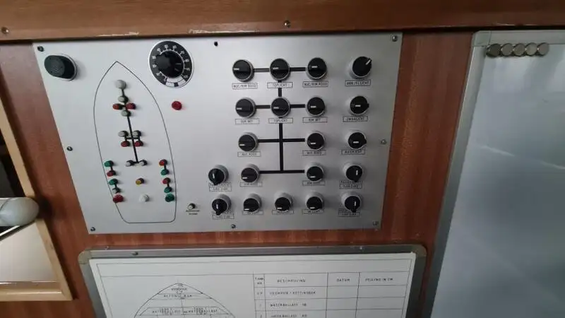 Navio de abastecimento à venda