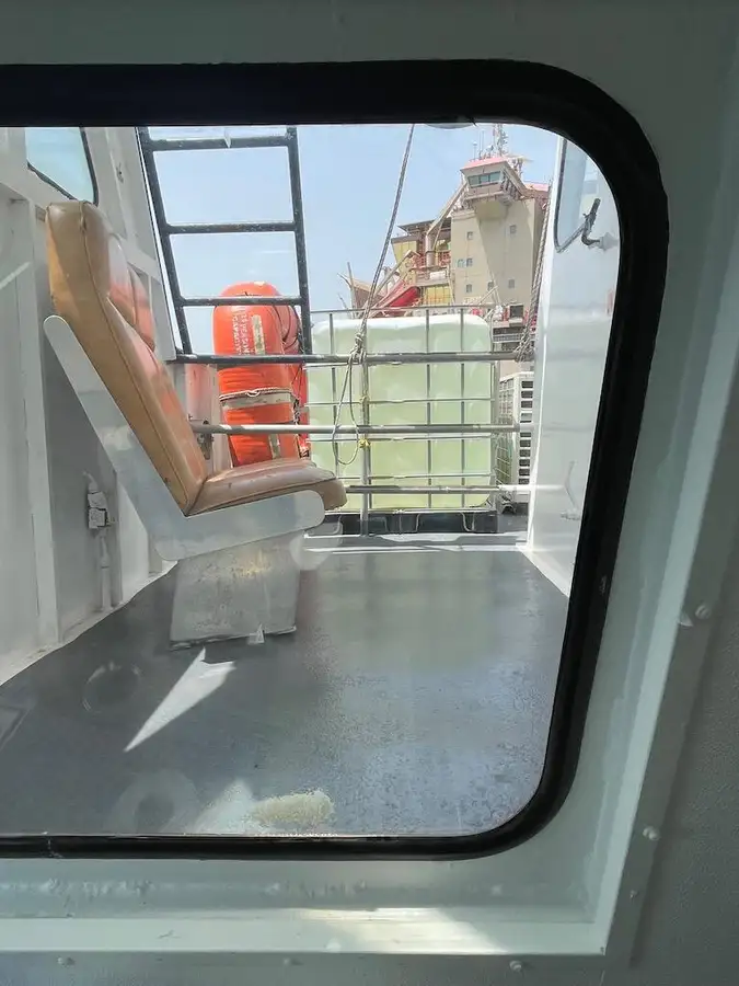 Navio porta-contêineres à venda