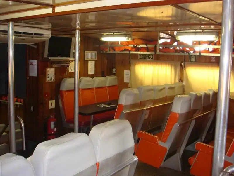 Barco de tripulação à venda