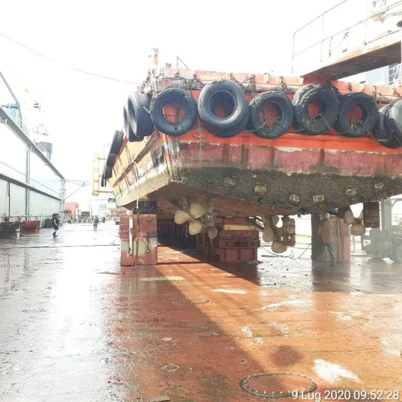 Barco de tripulação à venda
