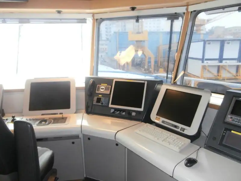 Navio porta-contêineres à venda