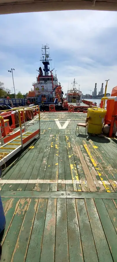Barco de tripulação à venda