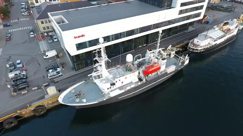 Navio porta-contêineres à venda
