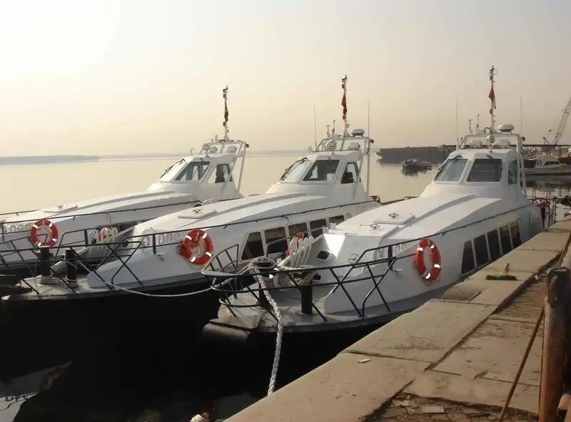Barco de tripulação à venda
