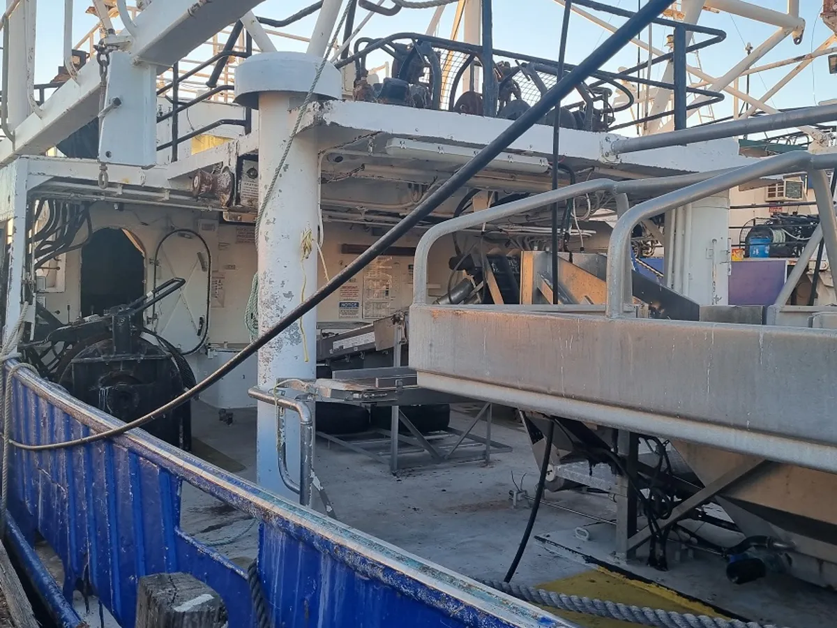 Navio de pesca de arrasto à venda