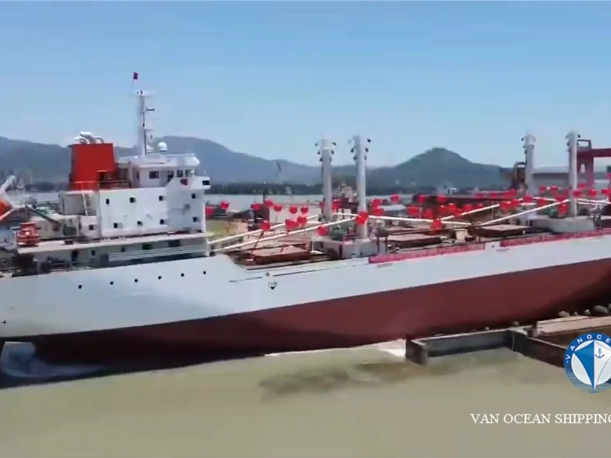 Navio frigorífico à venda