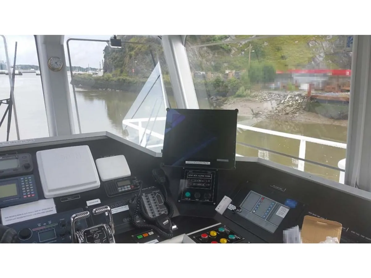 Barco de tripulação à venda