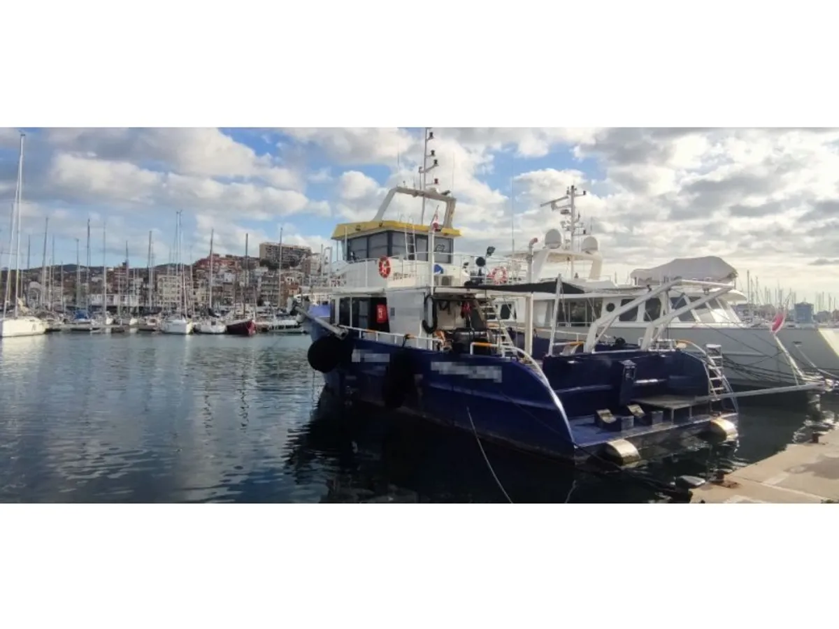 Navio de pesquisa à venda