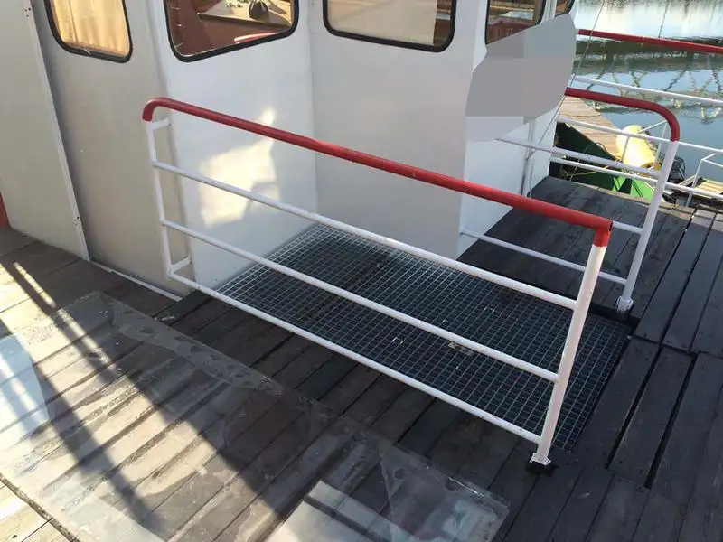 Navio porta-contêineres à venda