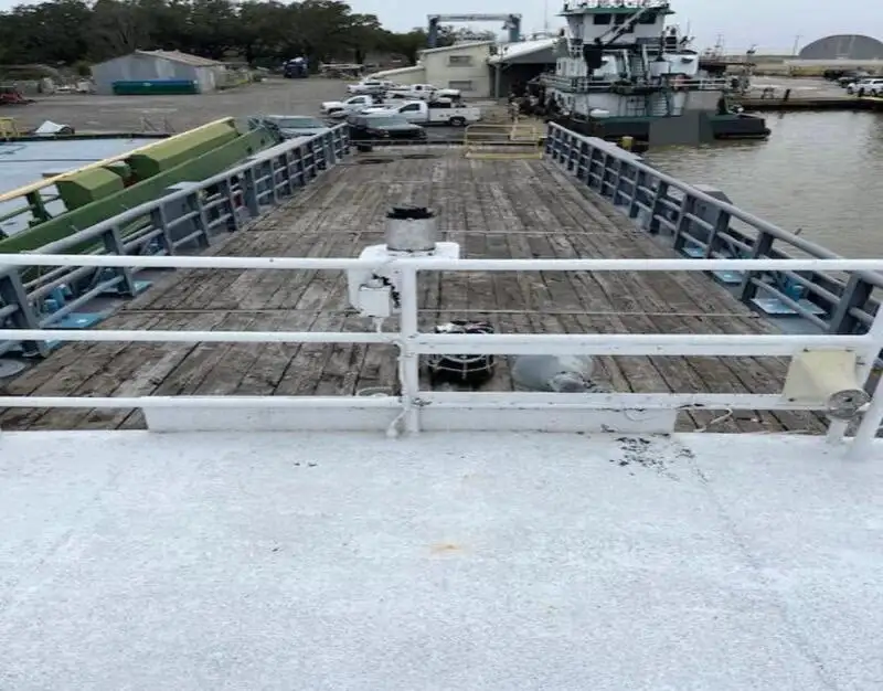 Barco de tripulação à venda