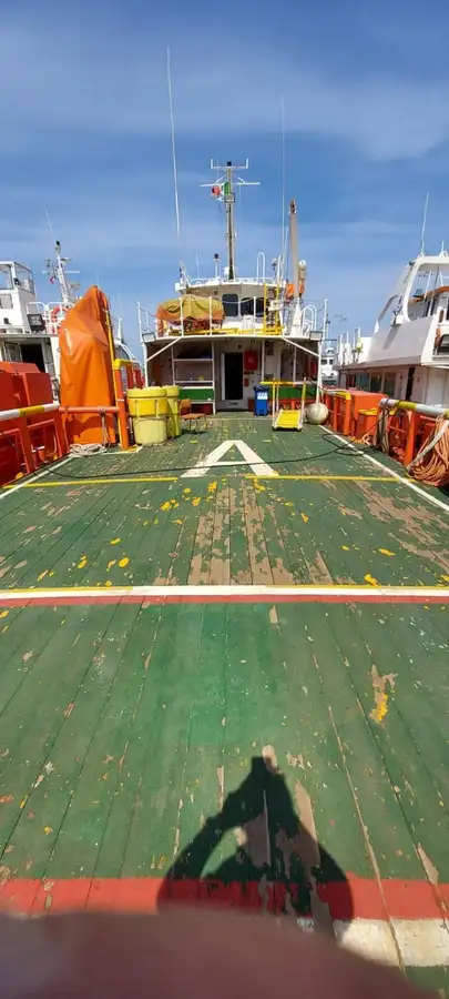 Barco de tripulação à venda