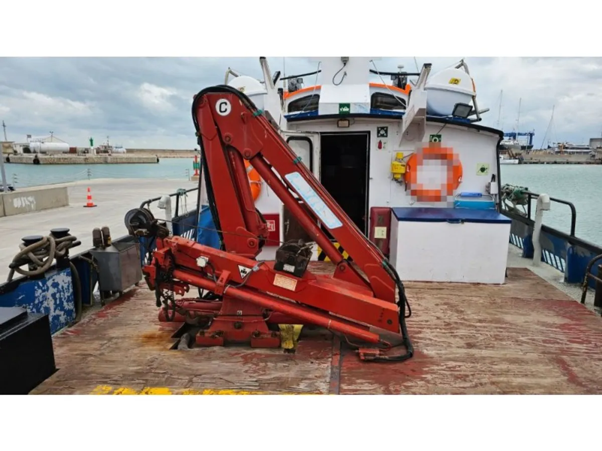 Barco de tripulação à venda