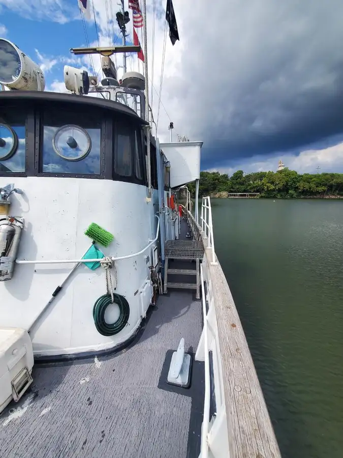 Navio de patrulha à venda