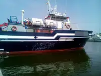 Barco de tripulação à venda