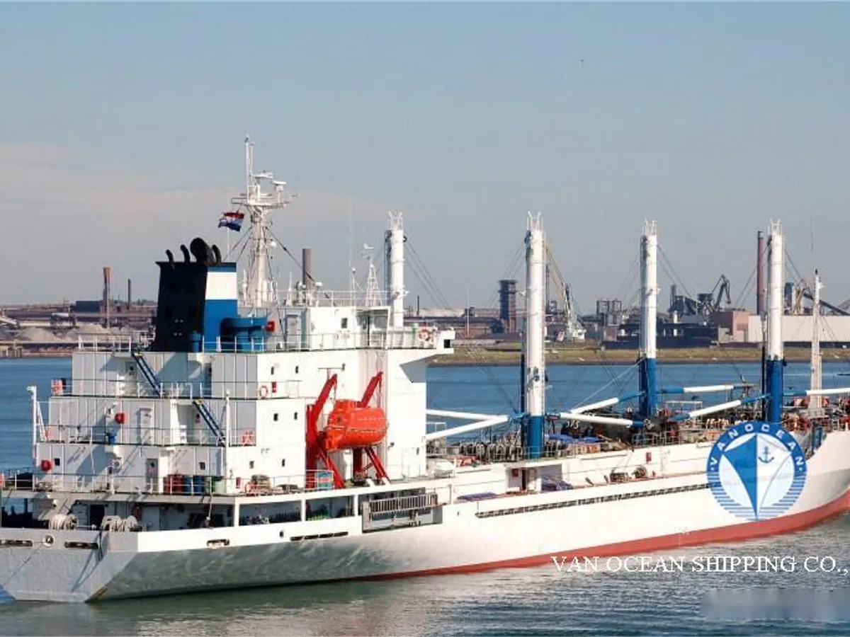 Navio frigorífico à venda