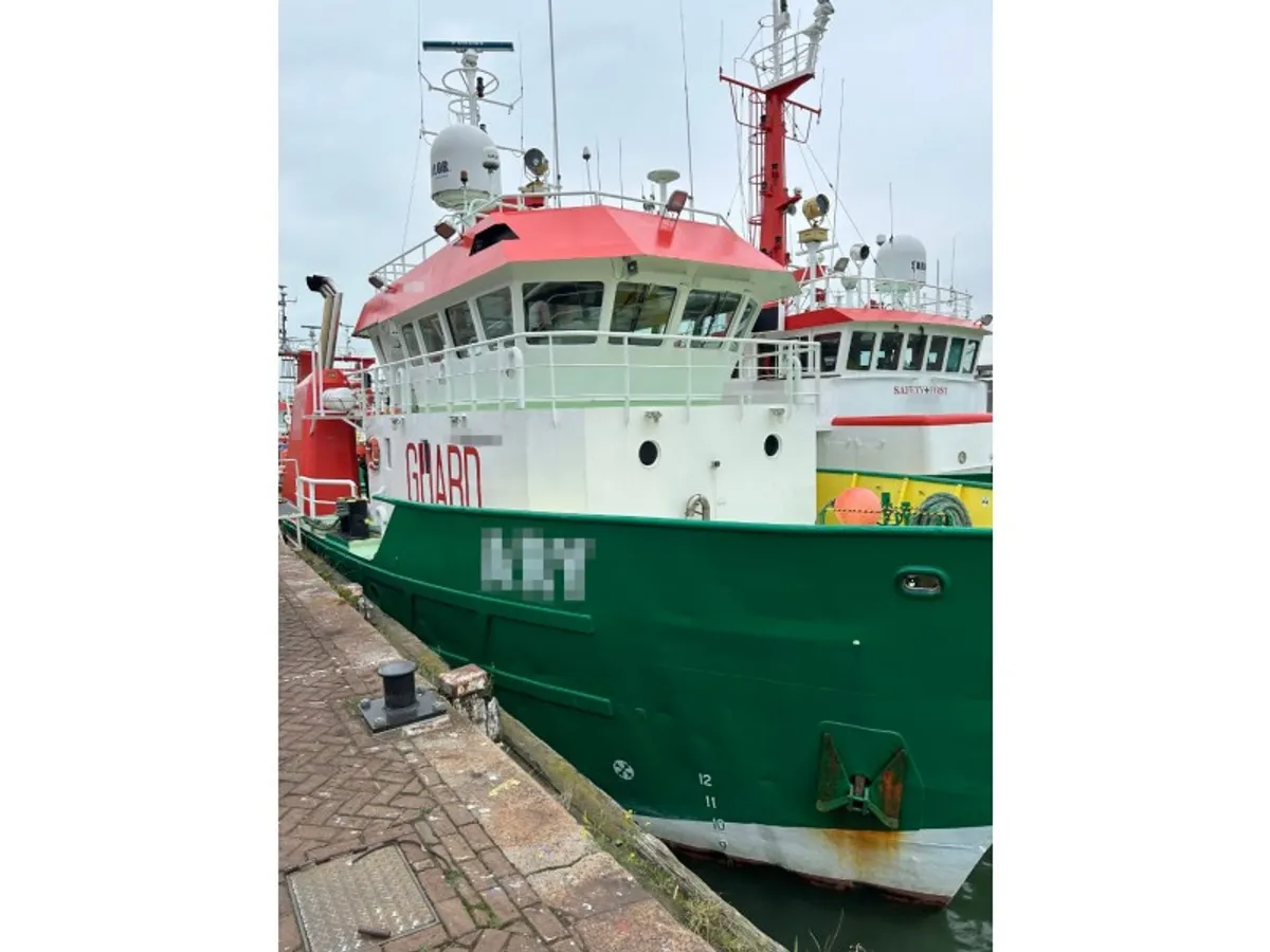Navio de abastecimento à venda
