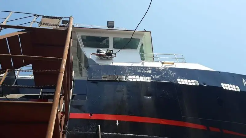 Navio de abastecimento à venda
