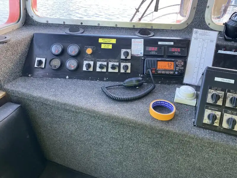 Barco de tripulação à venda
