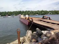 Barcaça à venda