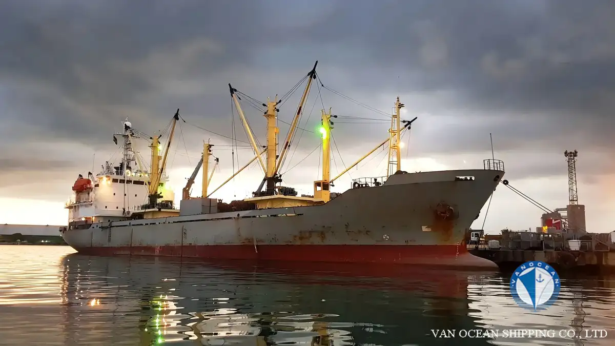 Navio frigorífico à venda