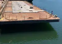 Barcaça à venda