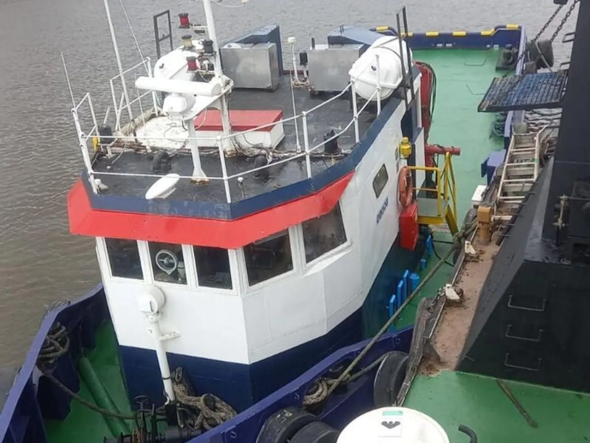 Navio de abastecimento à venda