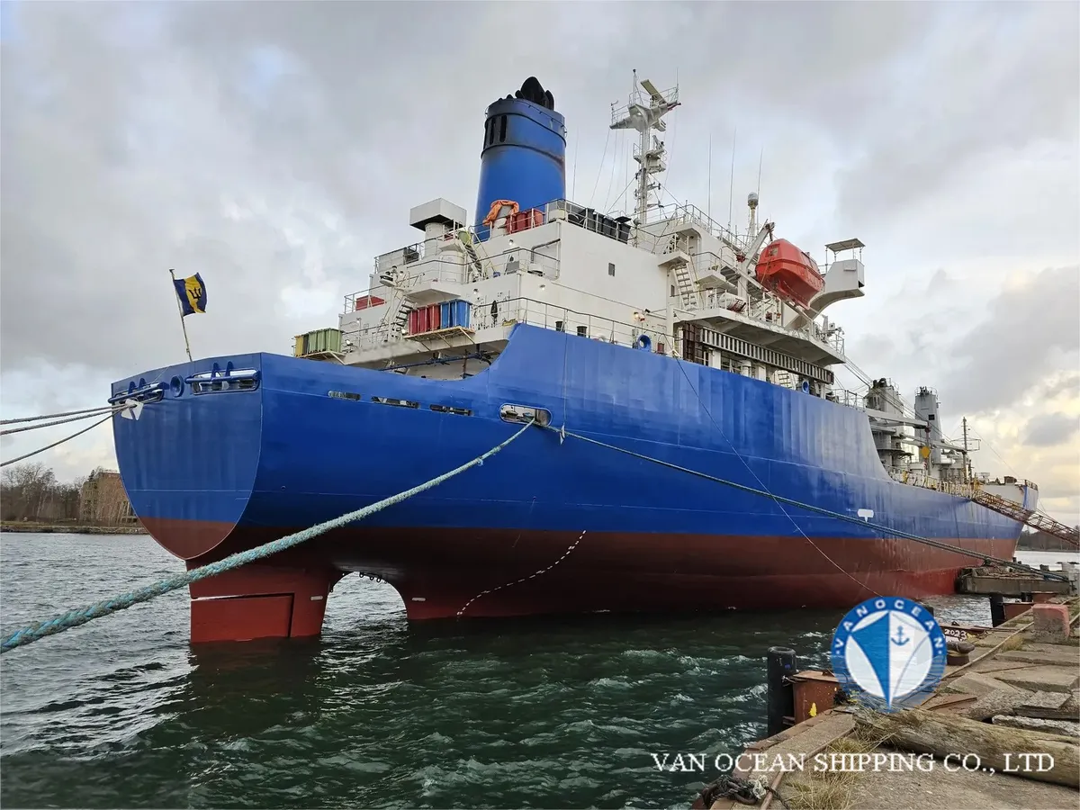 Navio frigorífico à venda