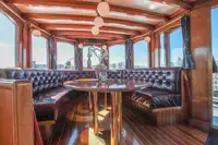 Navio restaurante à venda