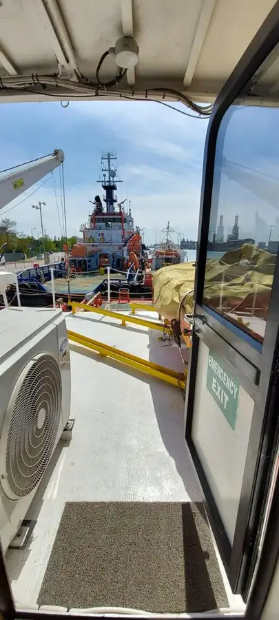 Barco de tripulação à venda
