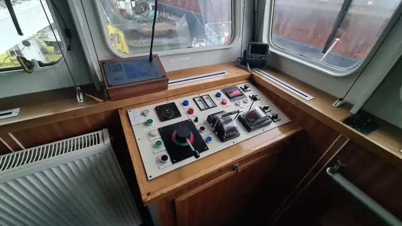 Navio de abastecimento à venda