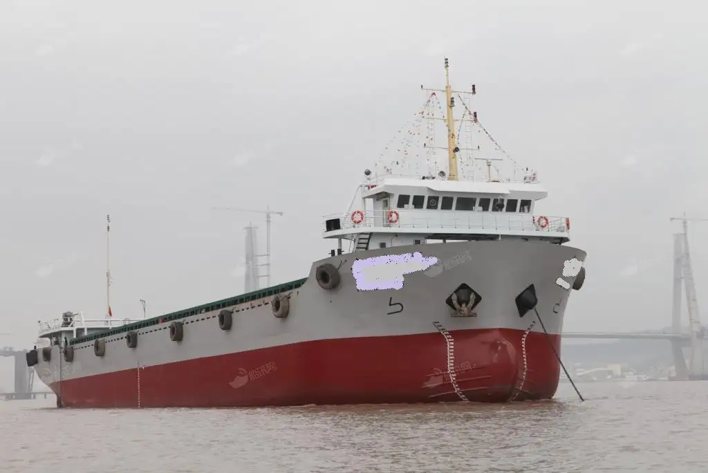 Navio porta-contêineres à venda
